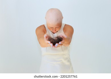 Consequences Of Chemotherapy. Shaving Off The Last Hair On The Head With A Razor. Head And Razor. Total Alopecia In A Woman. Bald Head. Hair In Arms And Bald Head