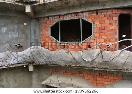 Construction of a brick and concrete villa