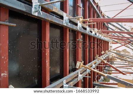 Construction formwork for concrete.Spring clips are a new formwork device for fastening concrete formwork.Used to fasten formwork, columns, beams, walls faster and easier with Auto Lock.