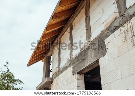 construction of the house roof structure