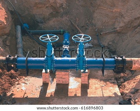 Construction of main City water supply pipeline. 500mm large water pipeline with gate valves, 250mm branch. 
Pipes joined with new blue Gate valves and new black joint members. 