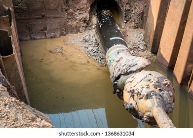 Construction Of Oil And Gas Pipeline,horizontal Directional Drilling (HDD Process).Installing Underground Pipes Or Conduits Along A Prescribed Bore Path From The Soil Surface.