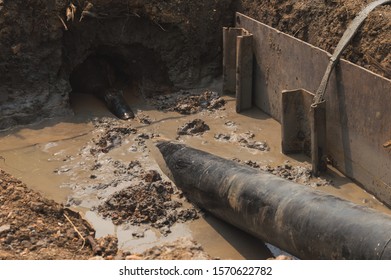 Construction Of Oil And Gas Pipeline,horizontal Directional Drilling (HDD Process).Installing Underground Pipes Or Conduits Along A Prescribed Bore Path From The Soil Surface.