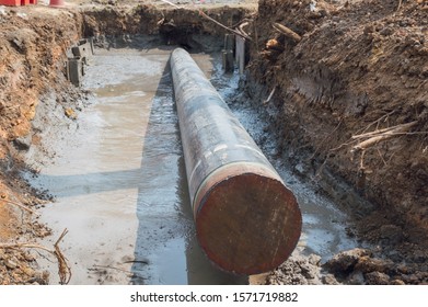 Construction Of Oil And Gas Pipeline,horizontal Directional Drilling (HDD Process).Installing Underground Pipes Or Conduits Along A Prescribed Bore Path From The Soil Surface.