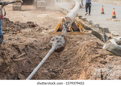 Construction Of Oil And Gas Pipeline,horizontal Directional Drilling (HDD Process).Installing Underground Pipes Or Conduits Along A Prescribed Bore Path From The Soil Surface.