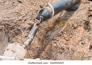 Construction Of Oil And Gas Pipeline,horizontal Directional Drilling (HDD Process).Installing Underground Pipes Or Conduits Along A Prescribed Bore Path From The Soil Surface.