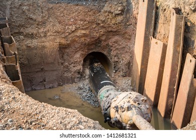 Construction Of Oil And Gas Pipeline,MINI Horizontal Directional Drilling (HDD Process).Installing Underground Pipes Or Conduits Along A Prescribed Bore Path From The Soil Surface.