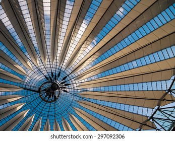 Construction of roof in Berlin