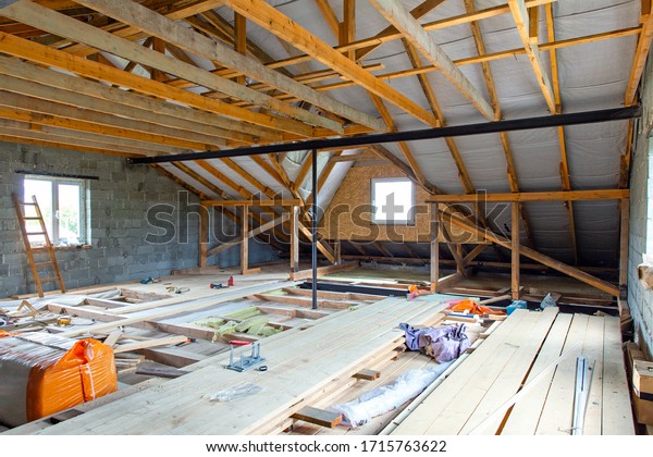 Construction of the\
second floor inside\
home