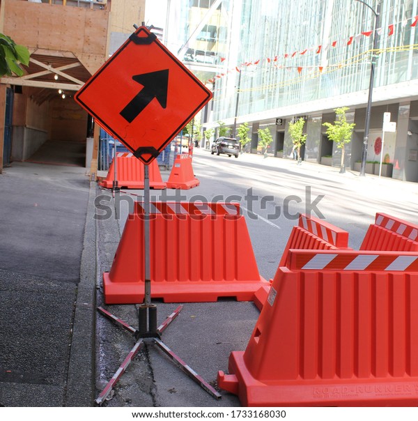 construction sign on\
the street with right\
arrow