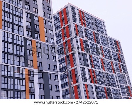 Construction of a skyscraper in a megalopolis using a tower crane