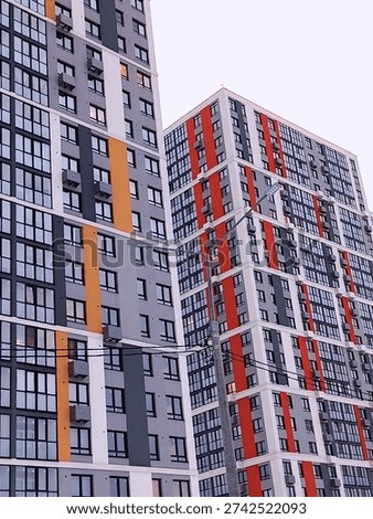 Construction of a skyscraper in a megalopolis using a tower crane