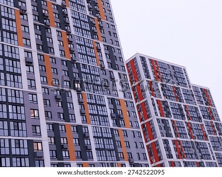 Construction of a skyscraper in a megalopolis using a tower crane