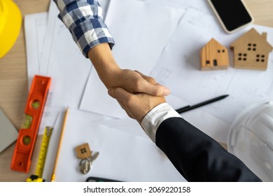 A Construction Team Leader Shakes Hands With A Home Builder After Agreeing A Contract To Work Together.