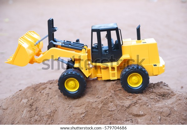 Construction vehicles, Building a car is a car that\
is big.