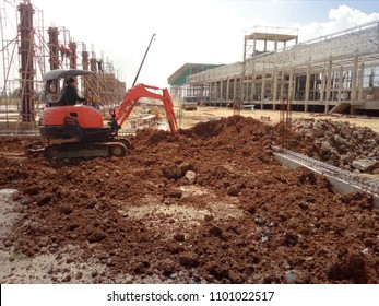 Construction worker, building.