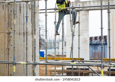 5,263 Climbing Scaffold Images, Stock Photos & Vectors 