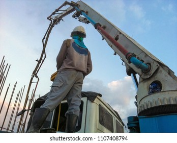 Construction Worker Control Boom Truck Mounted Concrete Pump For Pouring Concrete To Building Construction.