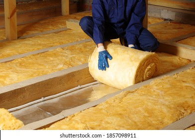 Wärmedämmerhaus für Bauarbeiter, Dachboden mit Glaswolle 