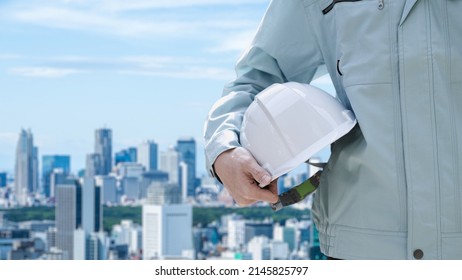 Construction workers against the backdrop of the city