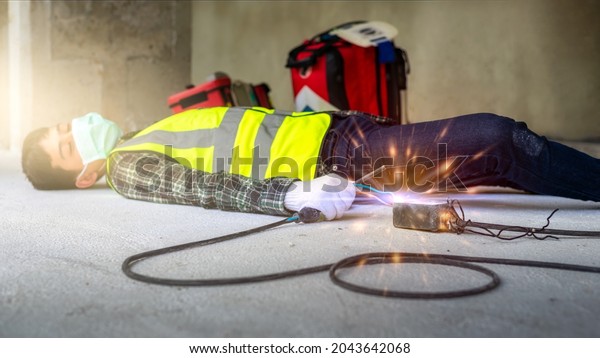 Construction workers\
carelessly connect wires causing unconscious electric shocks.\
Accident electrocuted, Electrical workers carelessly, causing\
electric shock\
accidents