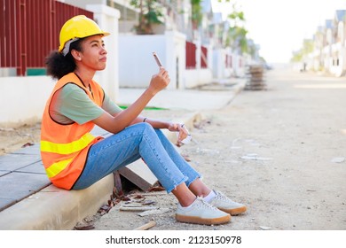 Construction Workers Rest Eat Cream Housing Stock Photo 2123150978 ...