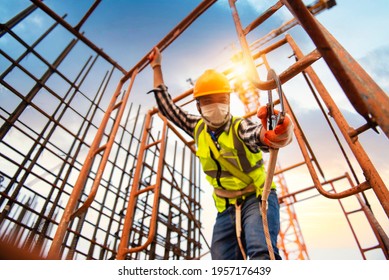 Construction workers wear safety harnesses and harnesses to work at heights during disease (COVID-19).