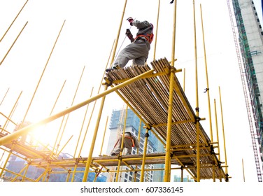 Construction Workers Working On Scaffolding Stock Photo 607336145 ...