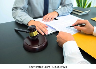 Consult with lawyers about company registration, trademark registration, criminal cases, land lawsuits, inheritance lawsuits, wills, labor.