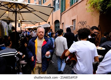 Consumers Sit Typical Italian Restaurant Rome Stock Photo 2146016919 ...