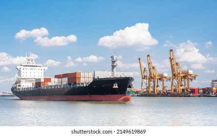 Containerfrachtschiff, Import-Export-Geschäft Handel Logistik und Transport von International durch Containerfrachter Schiff auf dem offenen Meer, Frachtschifffahrt See.
