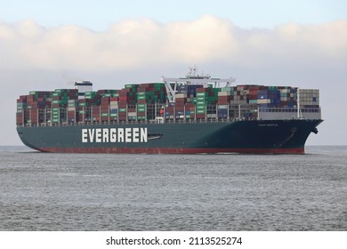 The container ship Ever Gentle will reach the port of Rotterdam on the evening of November 14, 2021.