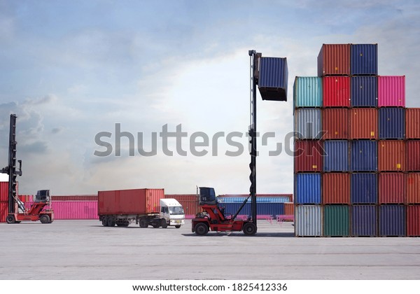 Containers on the\
jetty International\
shipping