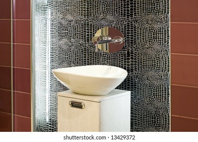 Contemporary Bathroom Design With Broken Mirror Wall