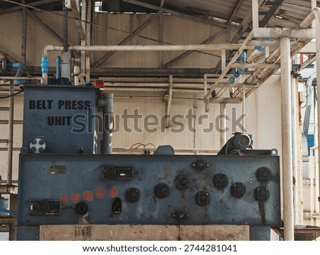 a continuous, high-capacity mechanical machine used to separate solids from liquids
