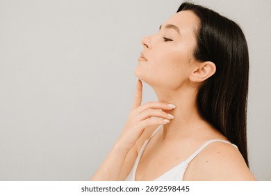 Contouring of the chin and angular jaws. Correcting the shape of the face by doctor. Aesthetic beauty treatment. Improved shape of the face