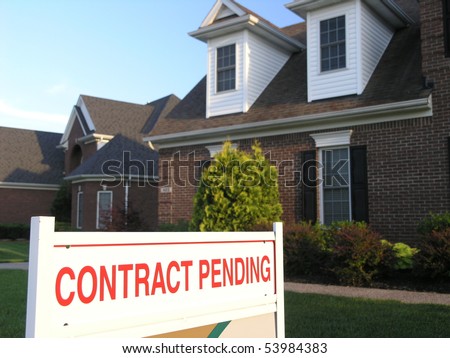 contract pending sign in front of a new house