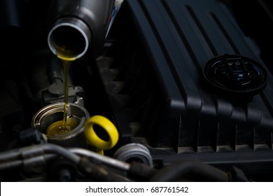 Control Of Car Oil, And Topping Up The Maintenance Of A Special Center