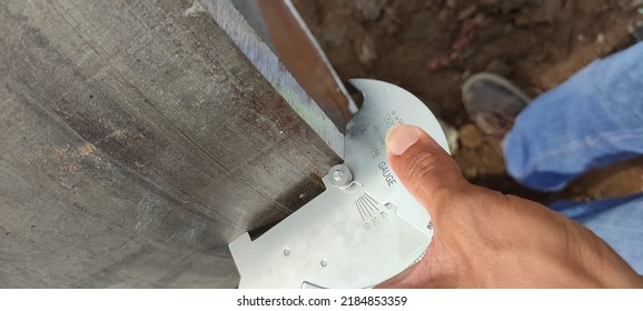Control fit-up of pipe butt joints with crawl.It can be measured Angle, Excess weld metal (capping size), Undercut Depth, Pitting Depth, Fillet Weld Throat Size, Fillet Weld Length, Misalignment (High