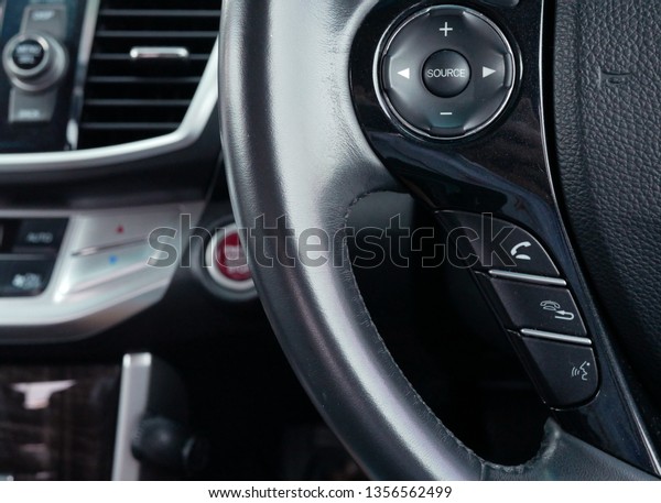 control mobile call\
button on steering\
wheel.
