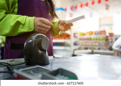  Convenience store checkout - Shutterstock ID 627117605