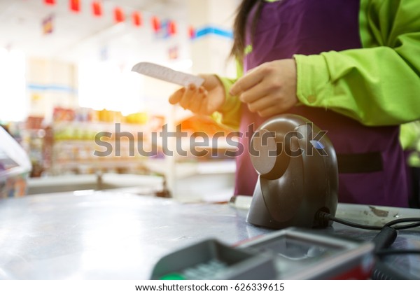  Convenience store
checkout