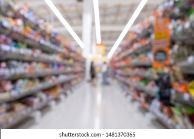 Convenience Store Shelves Interior Blur Background , Blur Supermarket Shelves On Snack Corner  