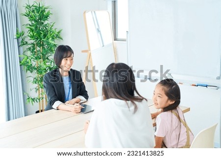 Conversation scene of a woman in a suit with a parent and child