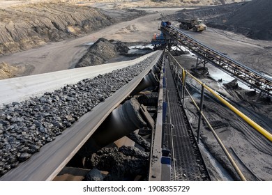 A conveyor belt for processing coal ore