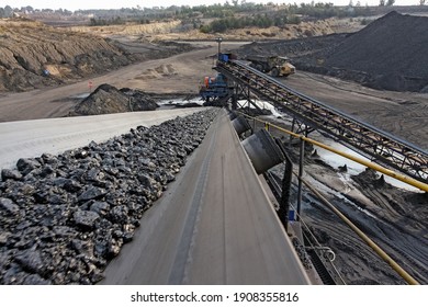 A conveyor belt for processing coal ore