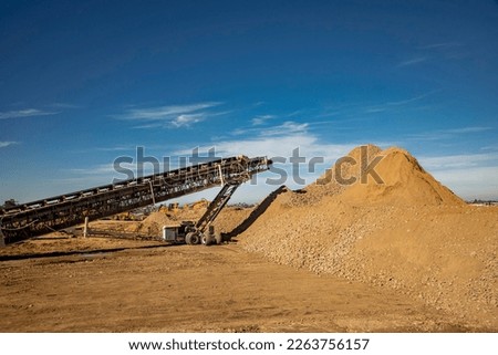 Conveyor Belt for rock crushing at a construction site 
