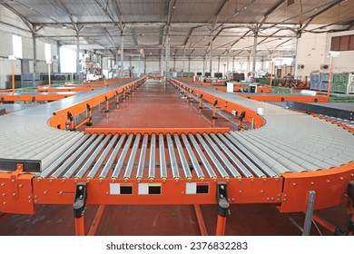 Conveyor Roller Loop Automated Sorting System in Distribution Warehouse