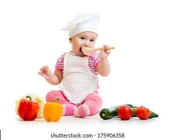 cook baby girl with healthy food