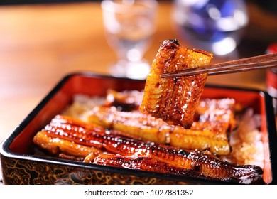 Cook dishes filled with eel with sauce, baked box type, UNAJU